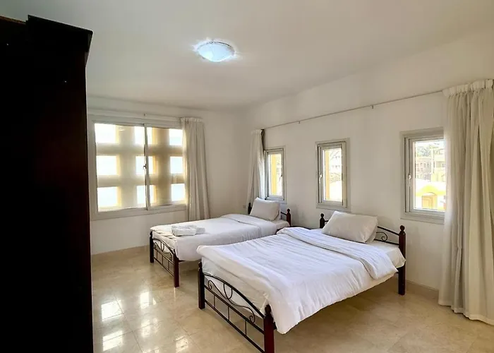 Stunning Pool And Sea View Villa, Al Dora Resort, Villa