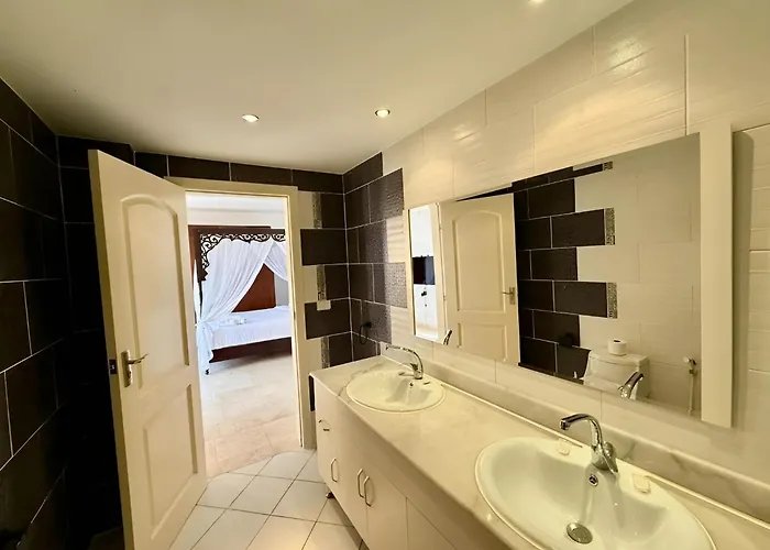 Stunning Pool And Sea View Villa, Al Dora Resort,