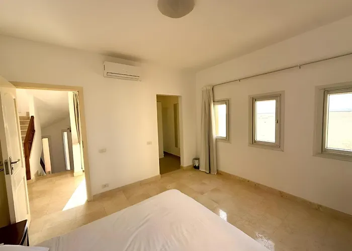 Stunning Pool And Sea View Villa, Al Dora Resort, Villa *
